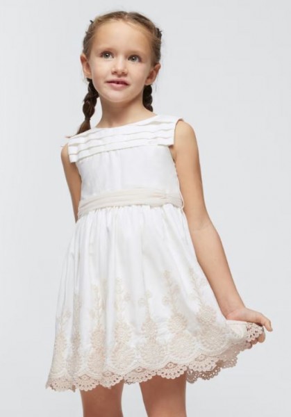 Kleid bestickt, roh