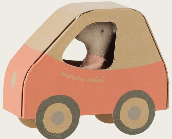Fahrerin Maus, kleine Schwester