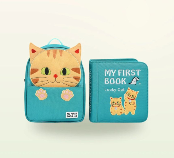 Rucksack und Buch Lucky Cat